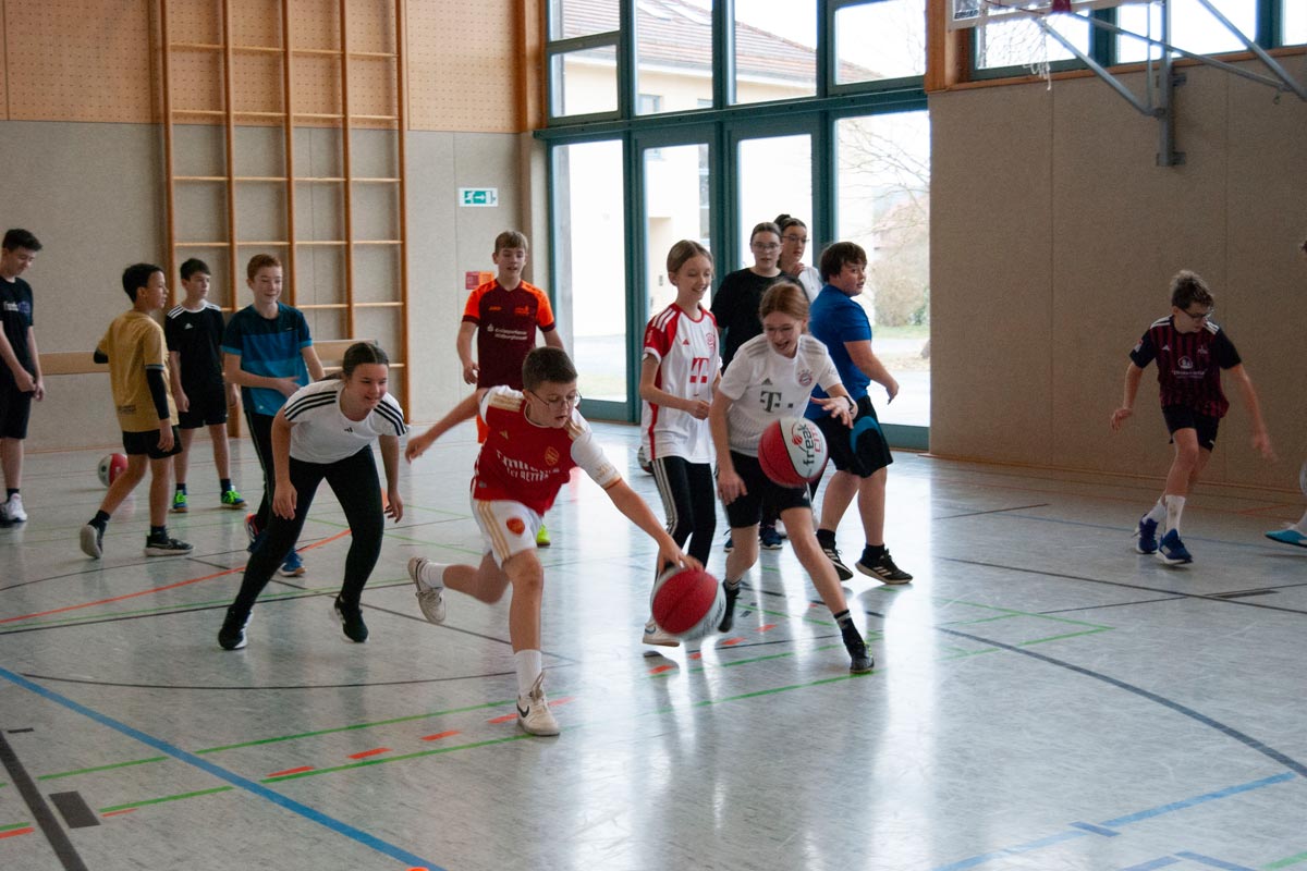 Basketballtraining mit Profis im Lietz Internatsdorf Haubinda