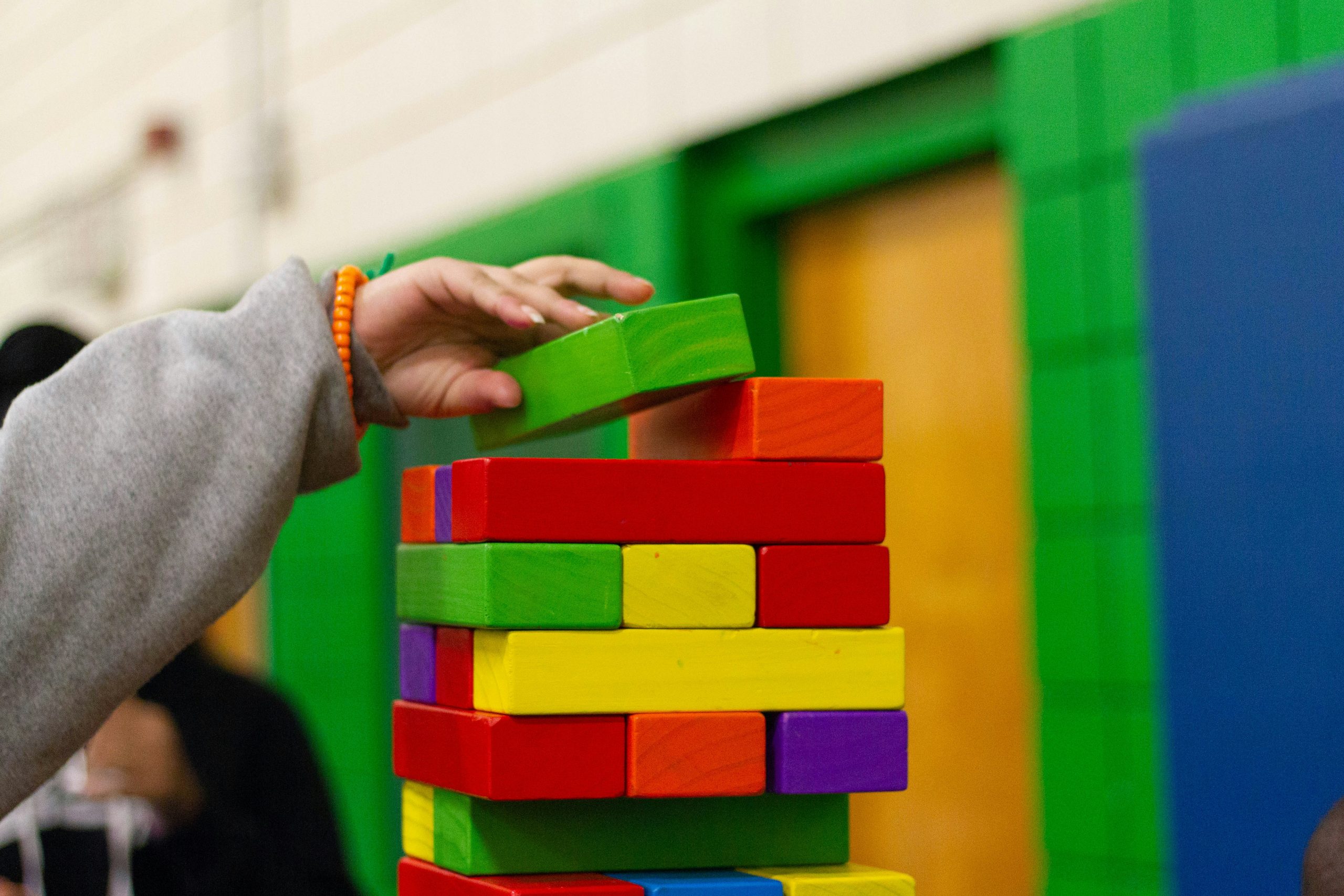 Spielerisch lernen? Erfahrungen mit der Montessoripädagogik und alternativen Lernkonzepten
